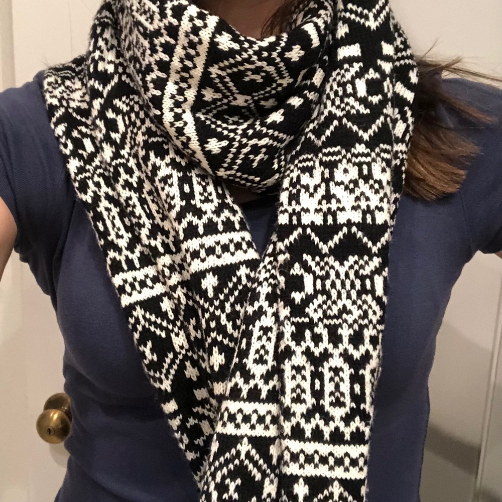 3for$10 H&M Scarf - Picture 4 of 7